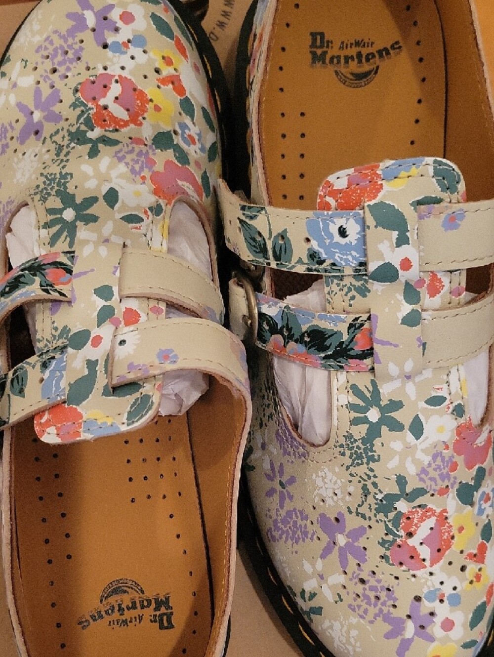 Dr. Martens Womens Cream Floral Double-Strap Mary Janes - Picture 7 of 9